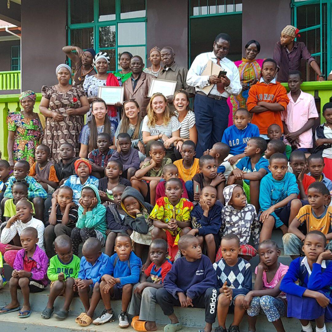 Afbeelding vrijwilligerswerk in een weeshuis Tanzania
